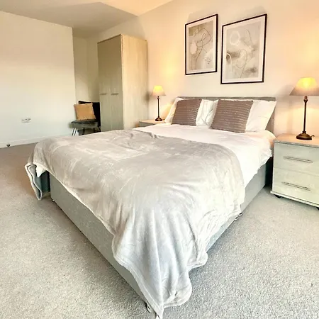 40 Citygate Apartment